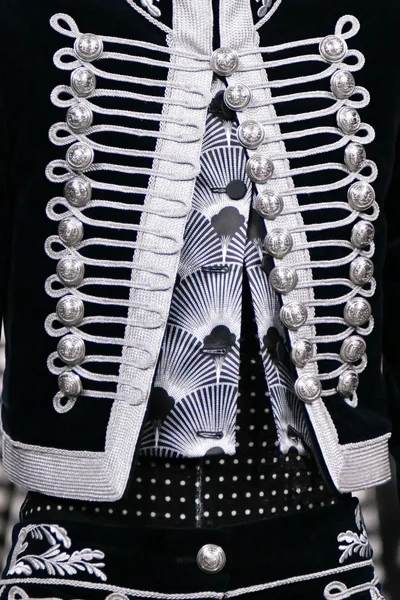Look 30